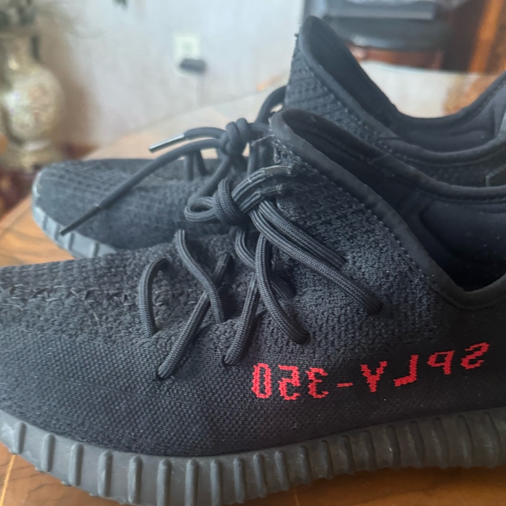 Adidas Yeezy Boost 350 V2
Black Red CP9652 Sneakers Sz 11.0